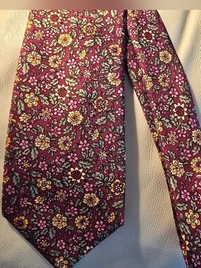 The Metropolitan Museum Of Art The Met MMA Men's Burgundy Floral Silk Necktie